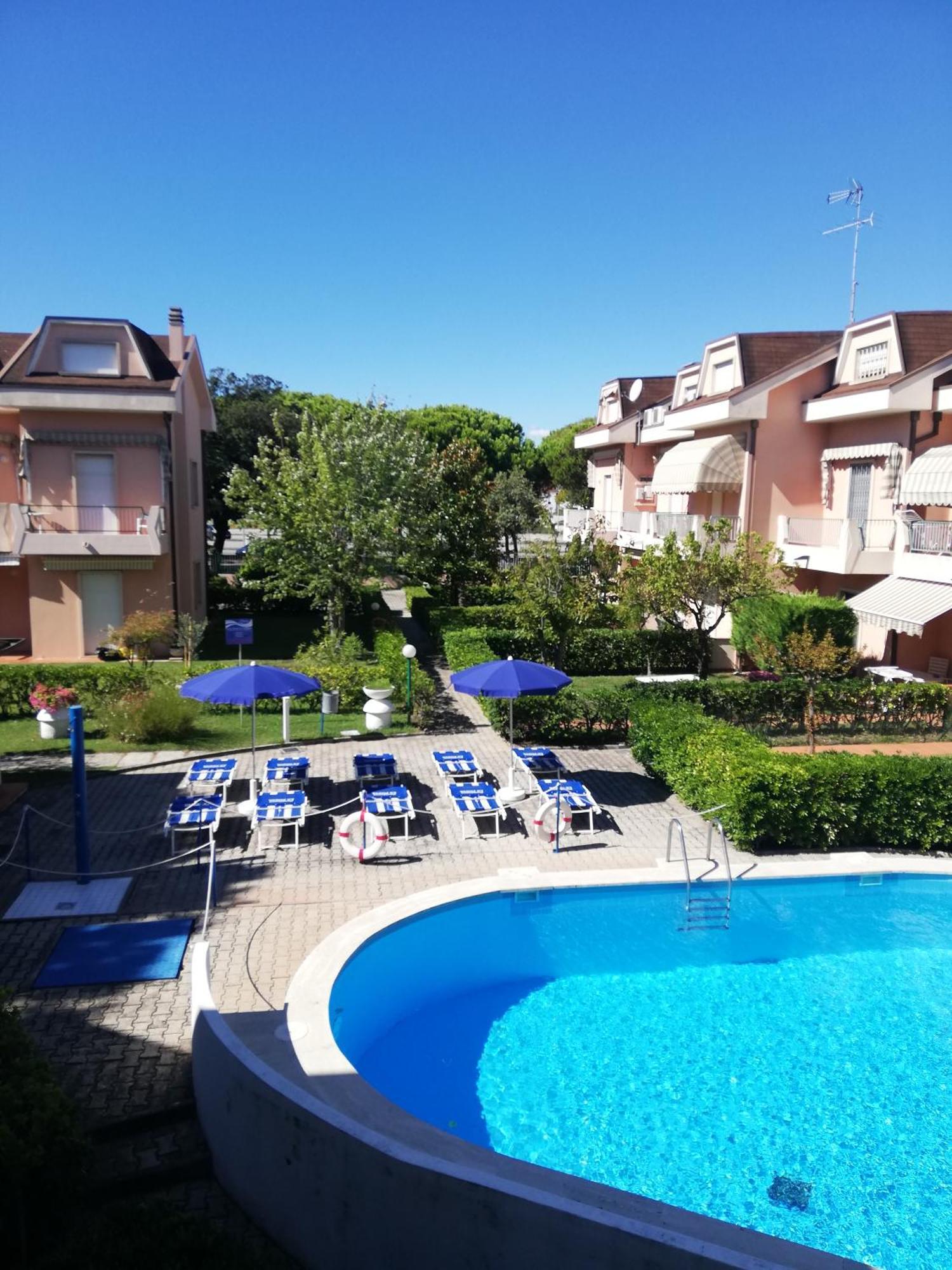 B&C Apartments Lido di Jesolo Bagian luar foto